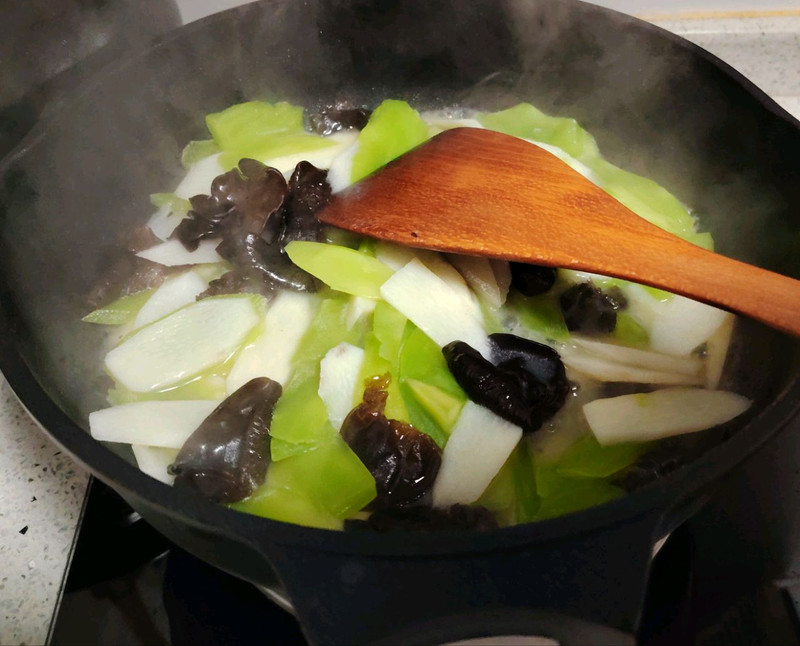 山药青笋木耳