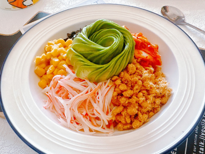 蟹柳牛油果拌饭
