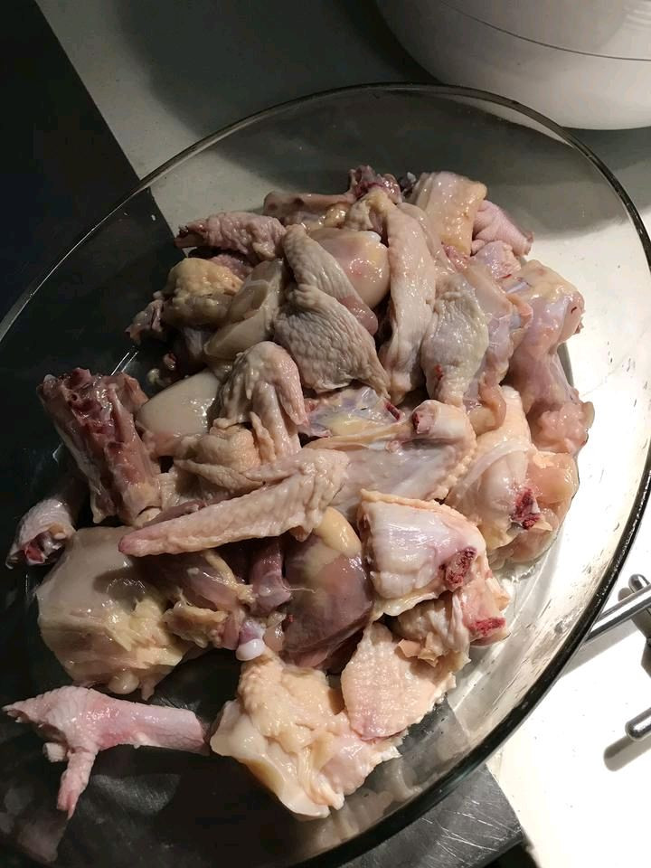 金汤花胶炖鸡煲