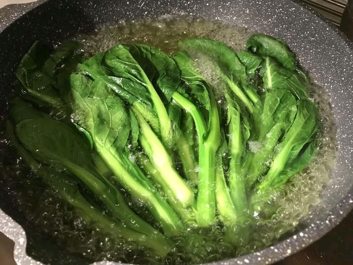 金汤花胶炖鸡煲