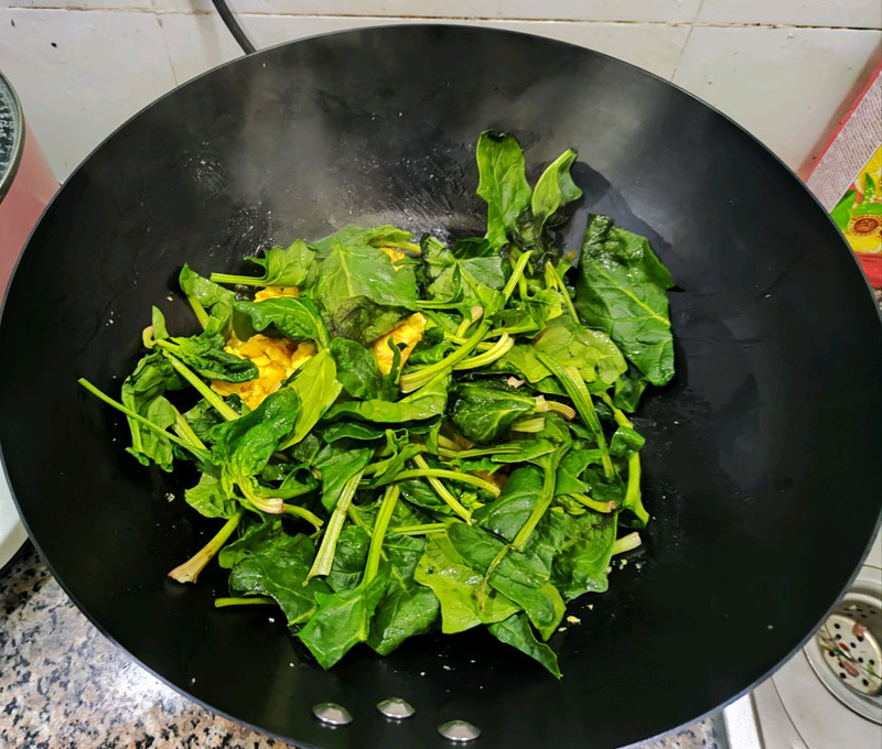 一口菠菜蛋，秒回外婆家