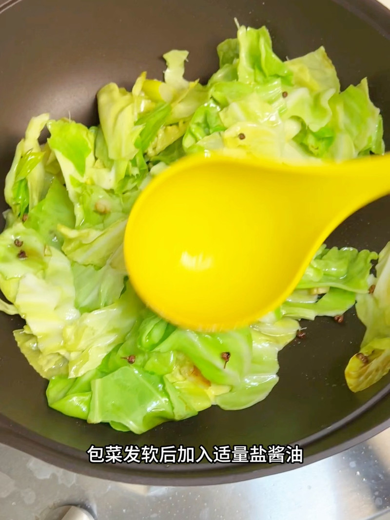 脆嫩可口的清炒包菜