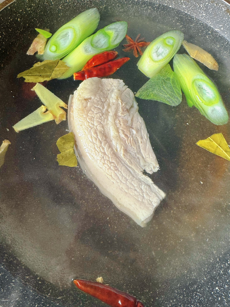 酸菜汆白肉