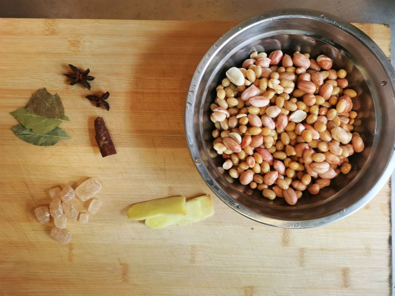 黄豆花生煲猪蹄