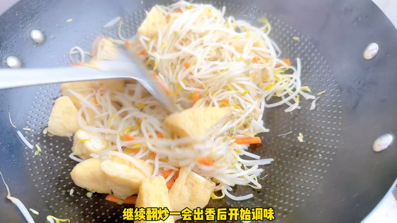 豆芽焖油豆腐