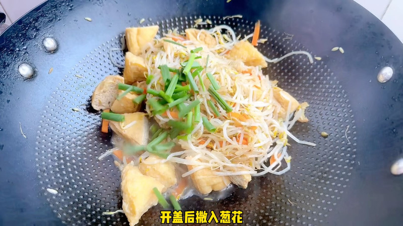 豆芽焖油豆腐