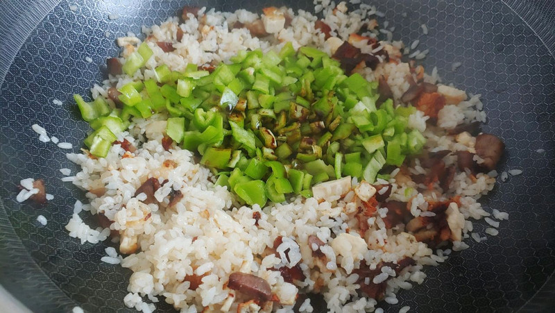 椒豆酱卤肉炒饭