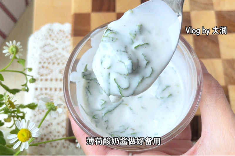 薄荷酸奶黄瓜沙拉