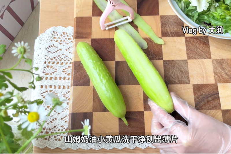 薄荷酸奶黄瓜沙拉
