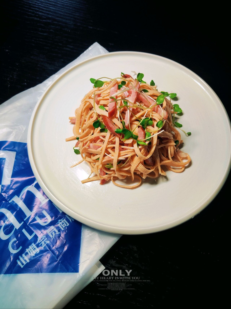香椿苗拌豆腐丝
