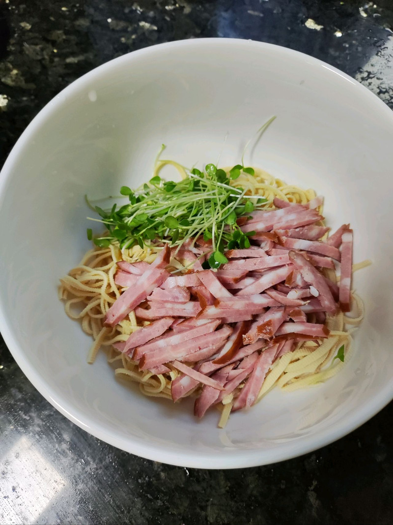 香椿苗拌豆腐丝