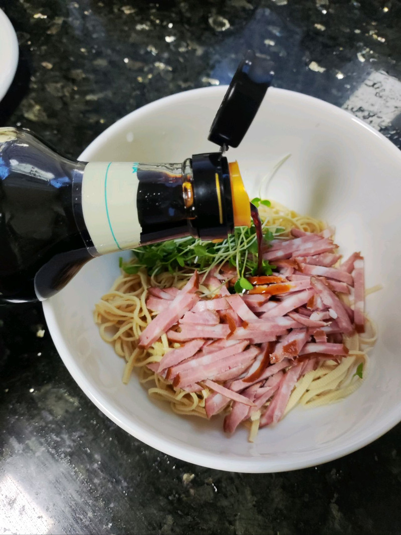 香椿苗拌豆腐丝