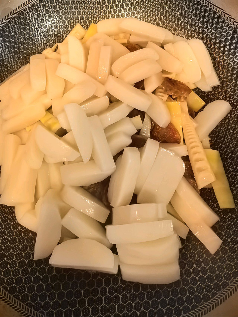 春笋荠菜炒年糕