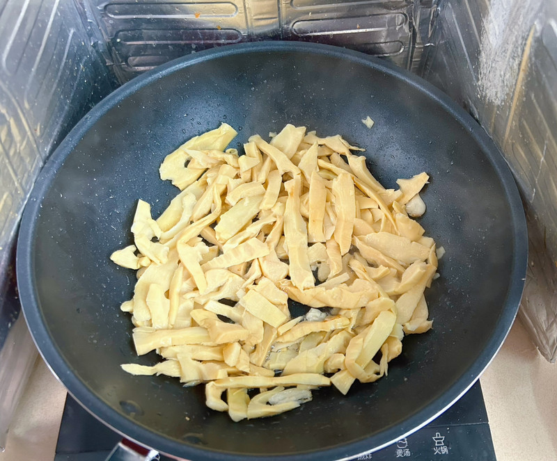 超下饭的竹笋炒五花肉
