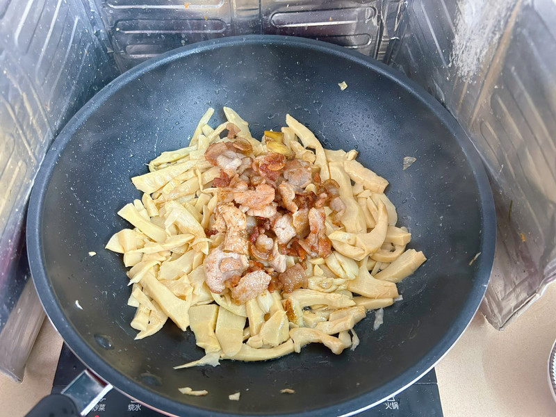 超下饭的竹笋炒五花肉