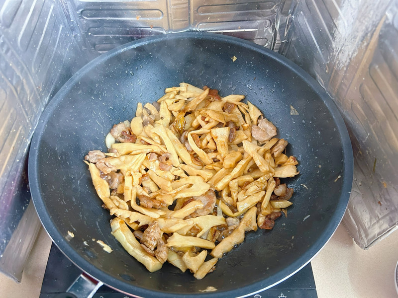 超下饭的竹笋炒五花肉