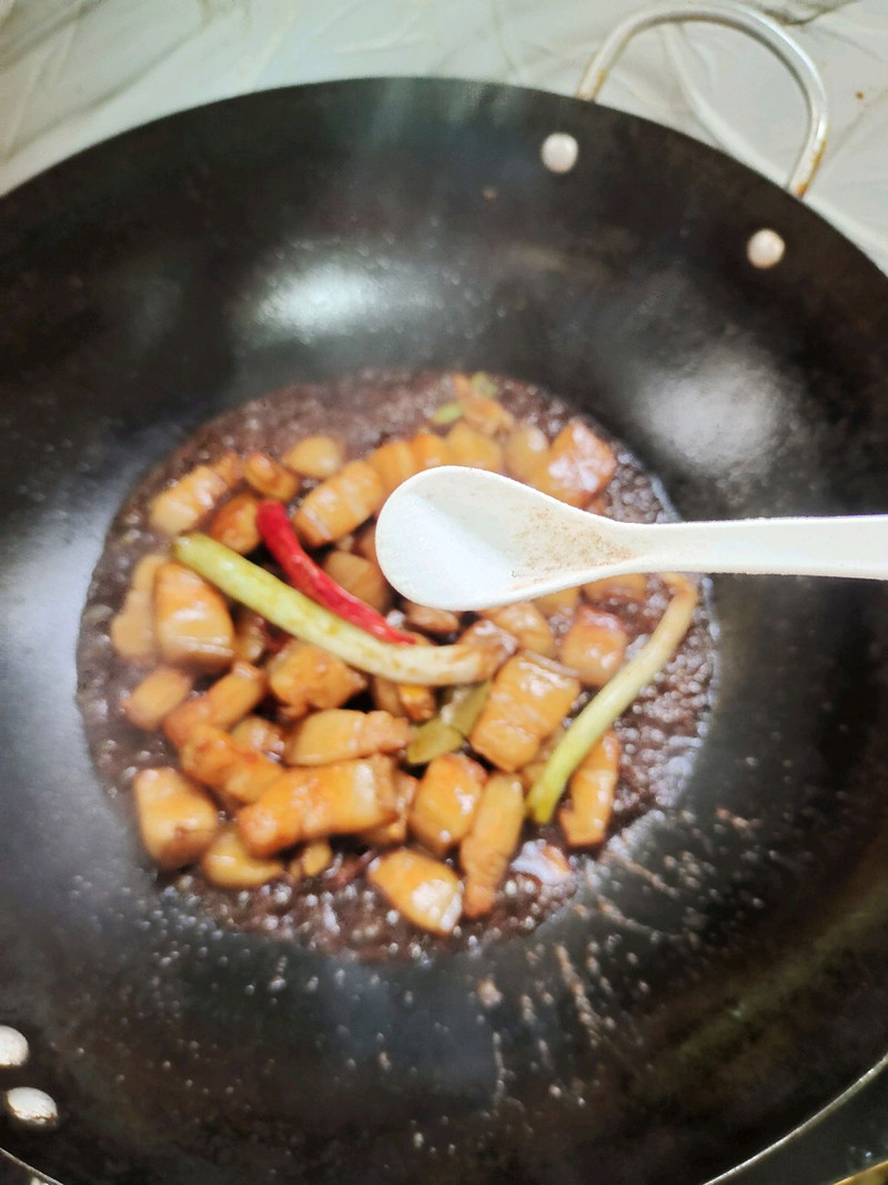 板栗红烧肉