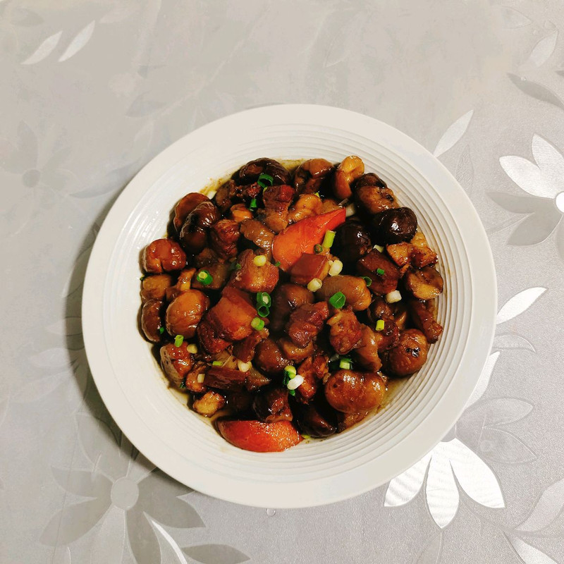 板栗红烧肉