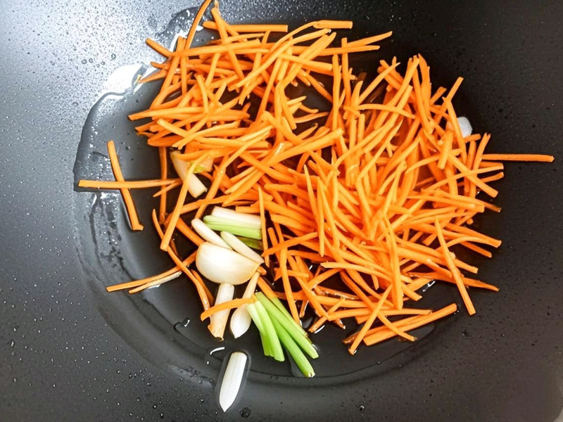 营养双拼！菠菜胡萝卜炒出春日好活力