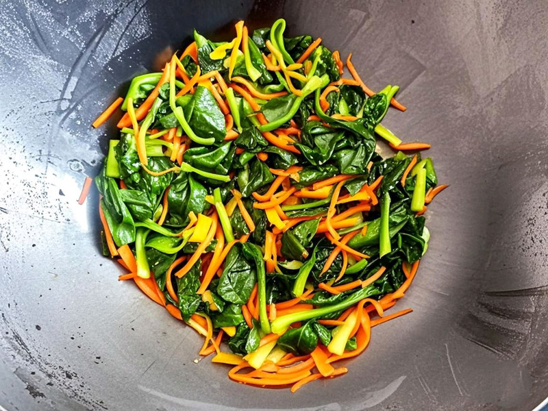 营养双拼！菠菜胡萝卜炒出春日好活力