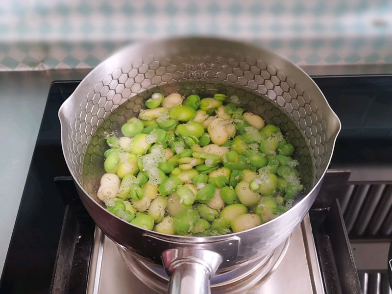 牛肝菌烧蚕豆