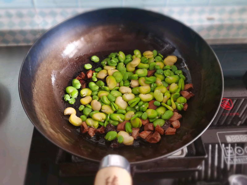 牛肝菌烧蚕豆