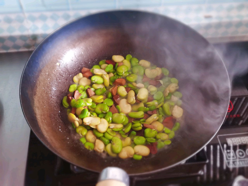 牛肝菌烧蚕豆