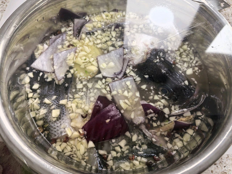 蒜香手撕鲈鱼