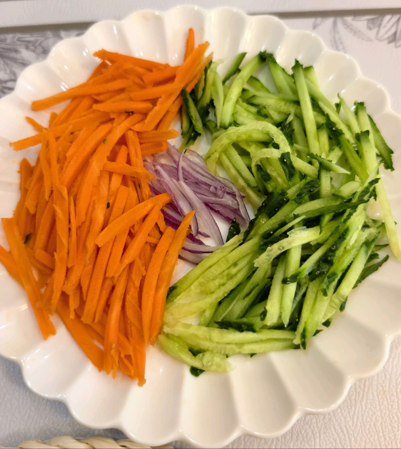 彩蔬炸酱面