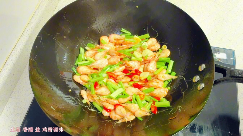 春季补钙家常菜～芹菜炒小虾