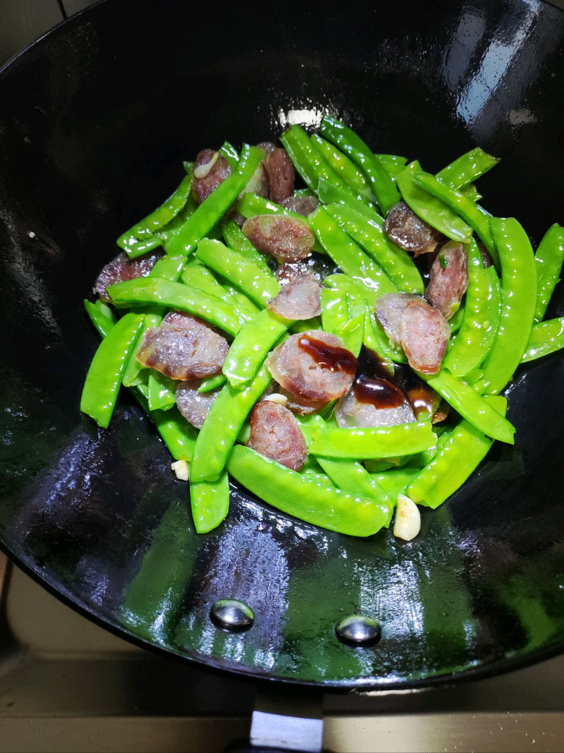 快手香肠炒荷兰豆