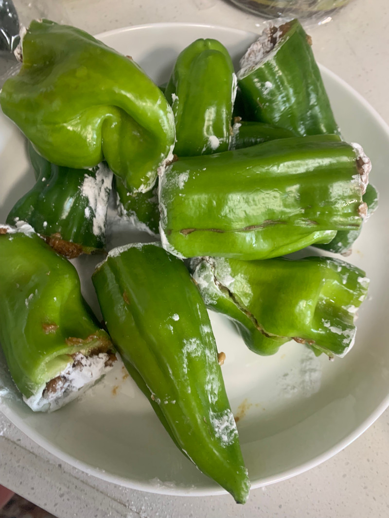 青椒酿肉，茄子酿肉