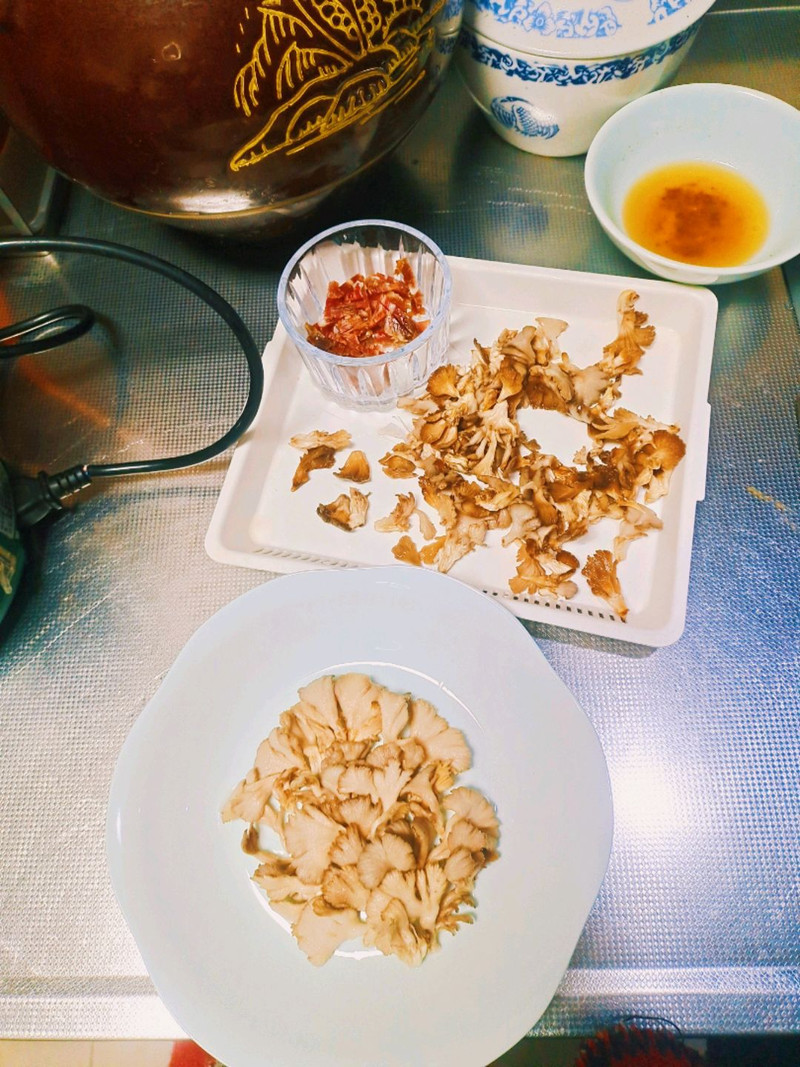 云南野生菌宴席～火腿蒸白参