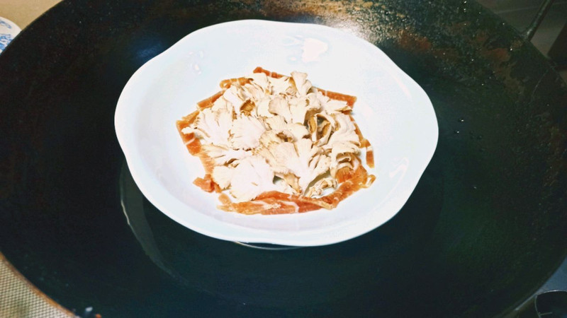 云南野生菌宴席～火腿蒸白参