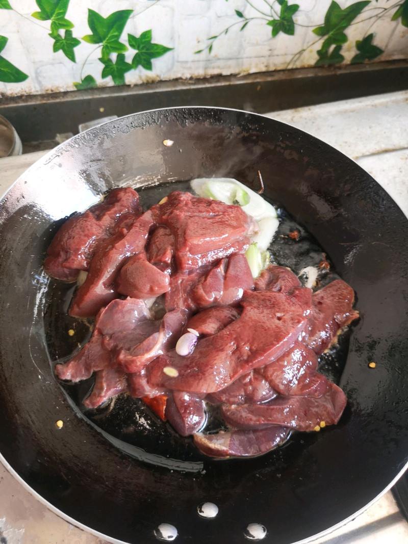 护眼明目红椒四季豆炒猪肝