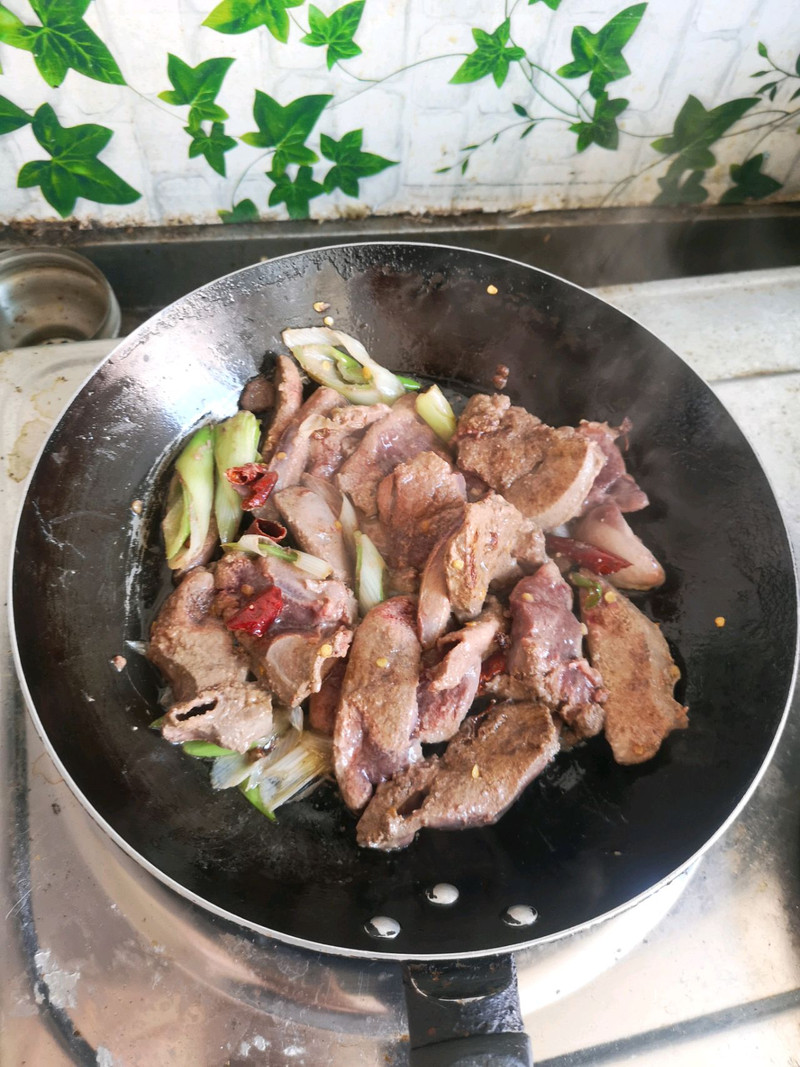 护眼明目红椒四季豆炒猪肝