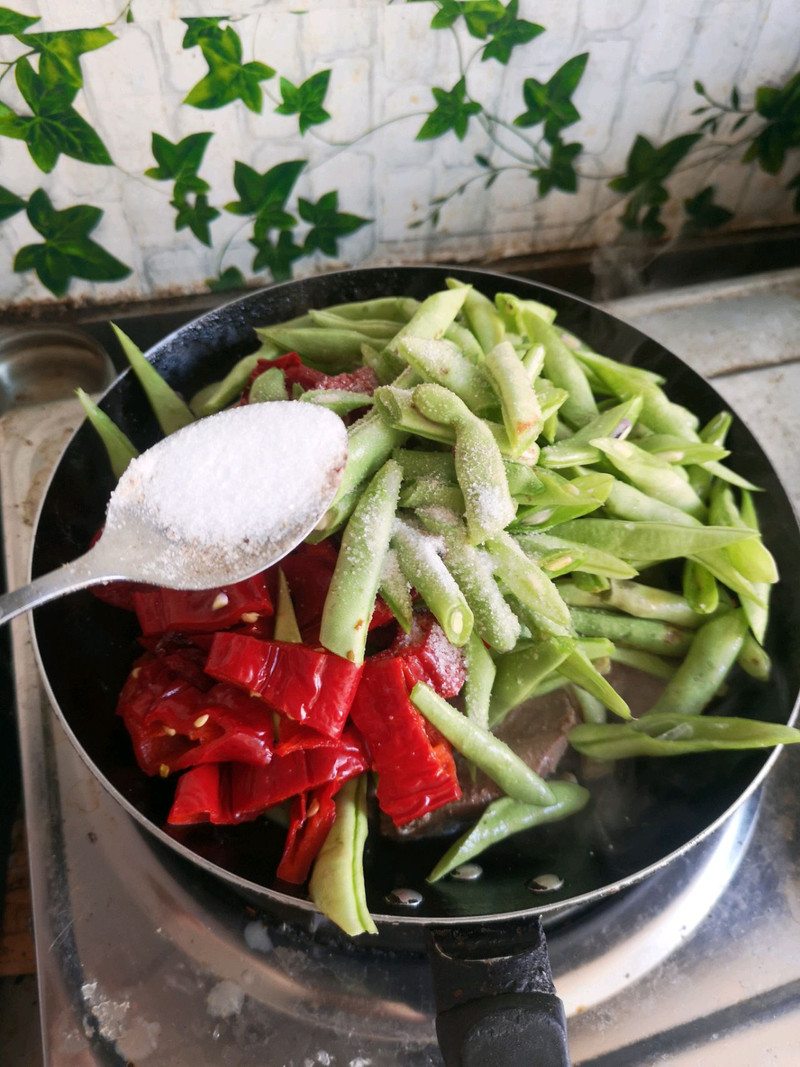 护眼明目红椒四季豆炒猪肝