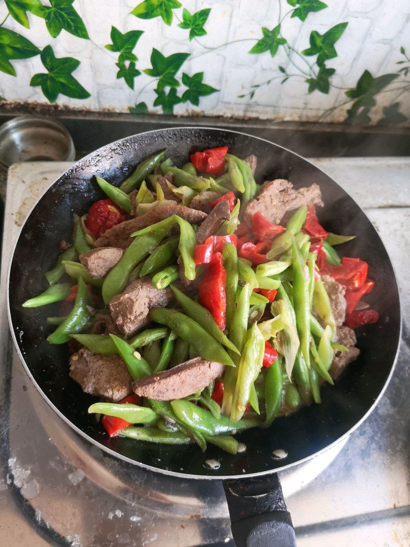 护眼明目红椒四季豆炒猪肝