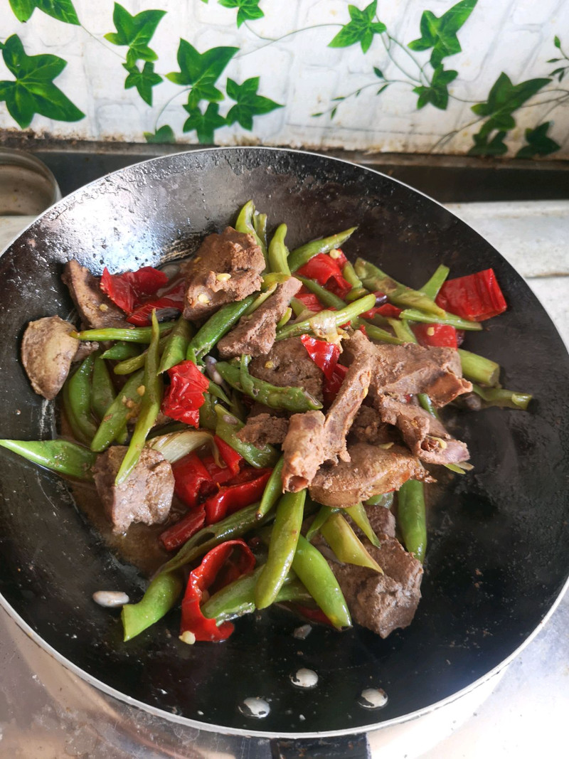护眼明目红椒四季豆炒猪肝
