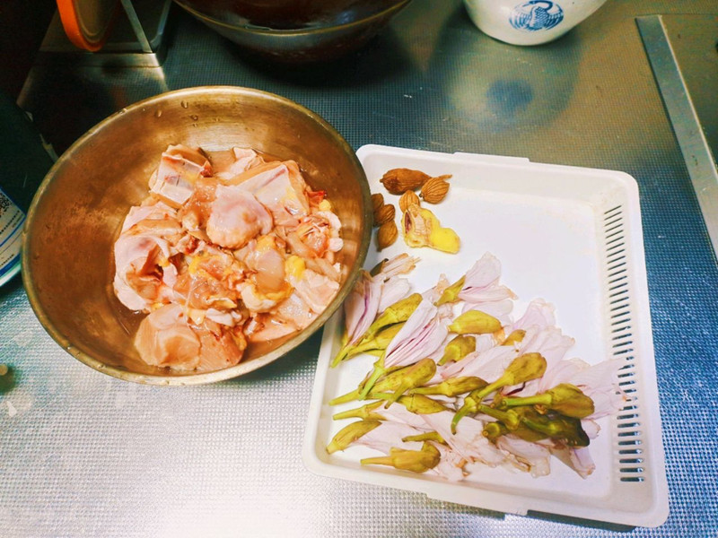 云南百花宴～白花煮鸡（玉荷花）