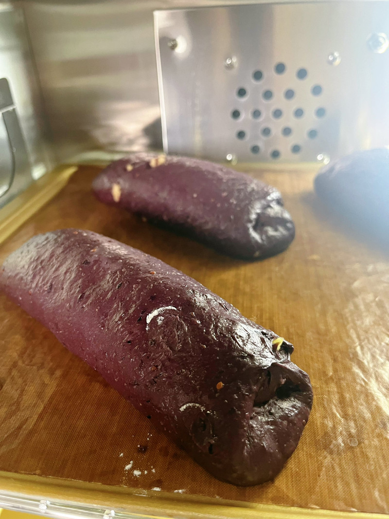 桑葚核桃乳酪欧包