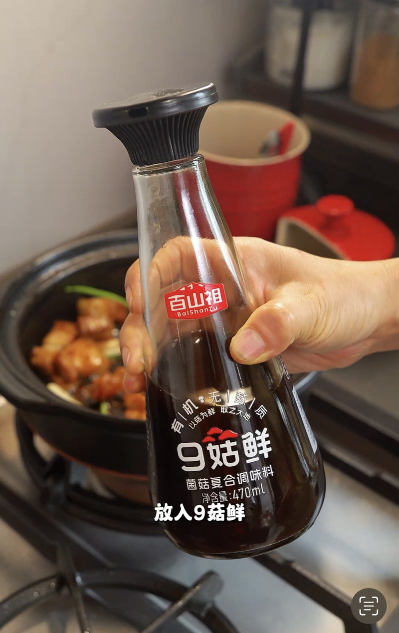 最近吃到了一道芋头炖五花肉，真的是把我香迷糊了！