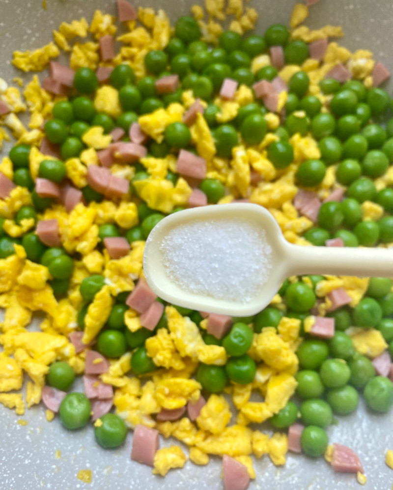 豌豆火腿炒鸡蛋