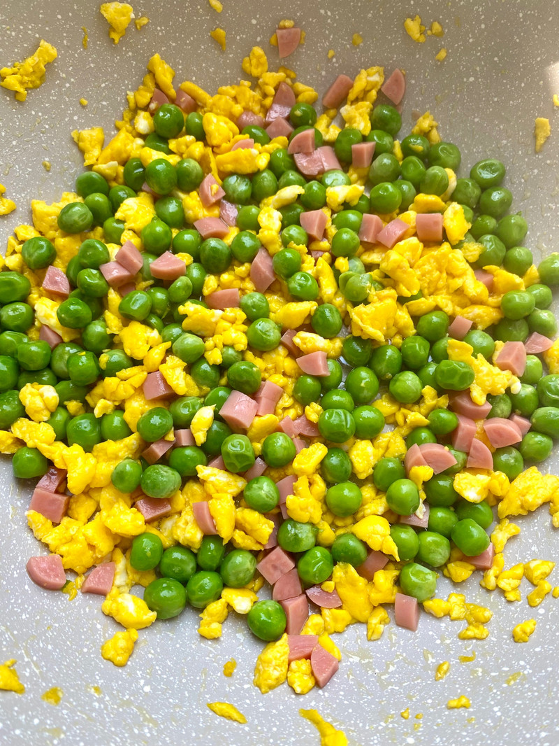 豌豆火腿炒鸡蛋