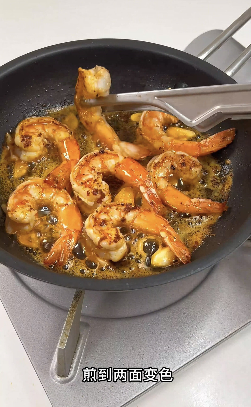 鲜到原地封神！蒜香口蘑大虾在家轻松复刻