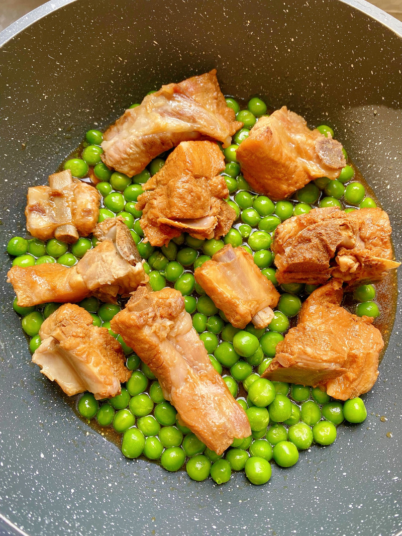豌豆烧排骨 豌豆烧排骨