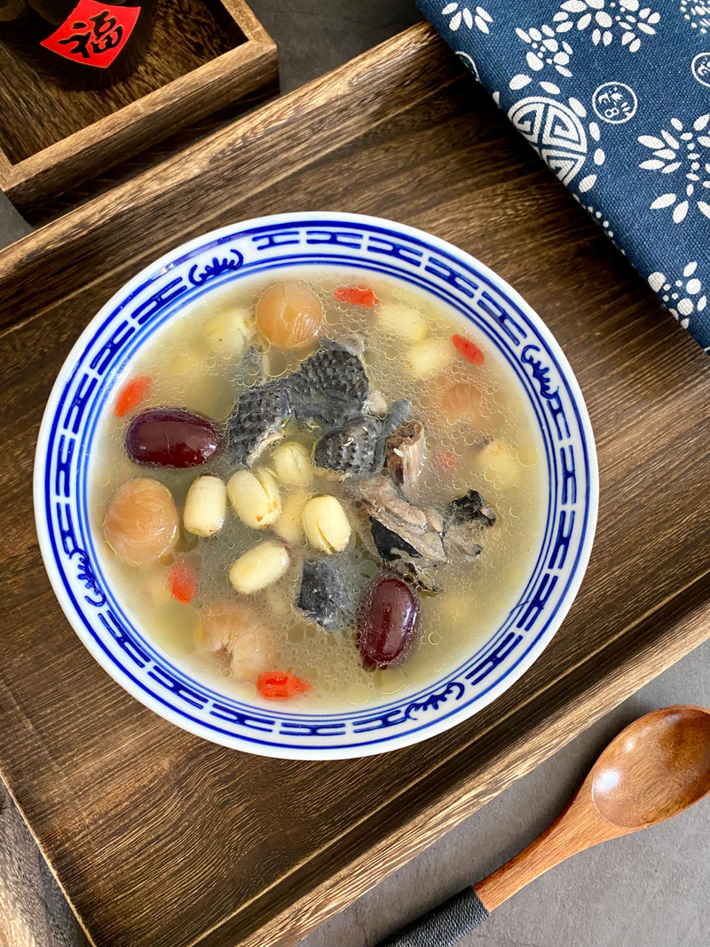桂圆莲子乌鸡汤