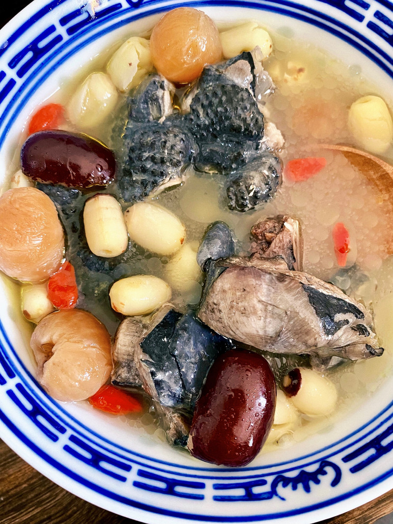 桂圆莲子乌鸡汤