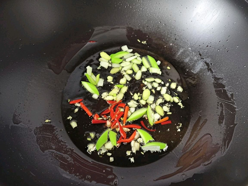 必吃！爆汁炒羊血，香辣过瘾