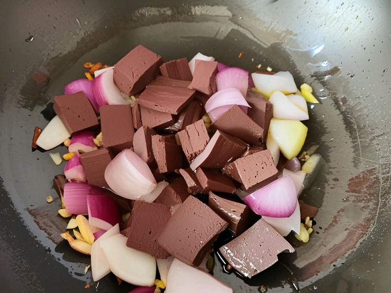 必吃！爆汁炒羊血，香辣过瘾